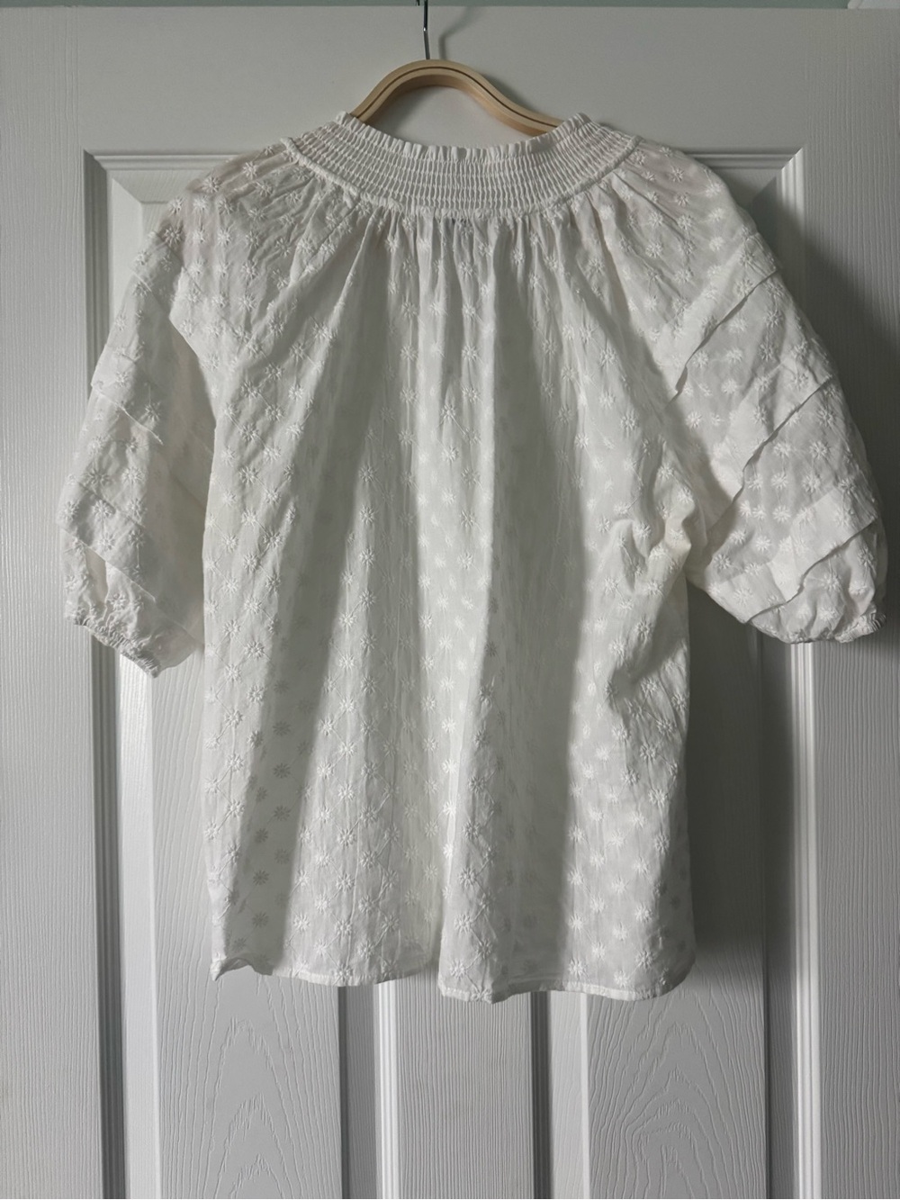 Rails 100% Cotton Women’s White Eyelet Embroidered Top with Ruffle Sleeves - M - Picture 2 of 6